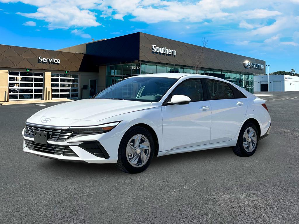 2025 Hyundai Elantra SE photo 2