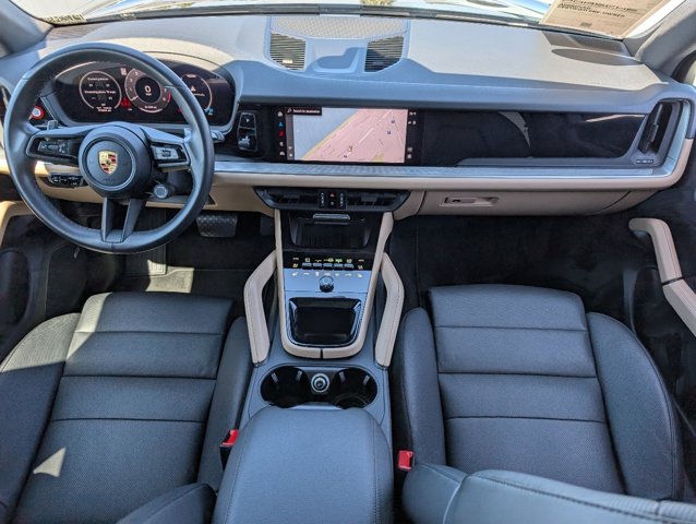 2024 Porsche Cayenne photo 3