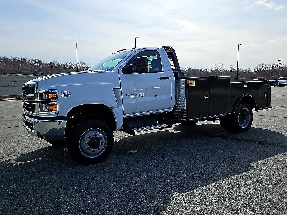 2024 Chevrolet Silverado 4500 Medium Duty Chassis Cab Work Truck's photo