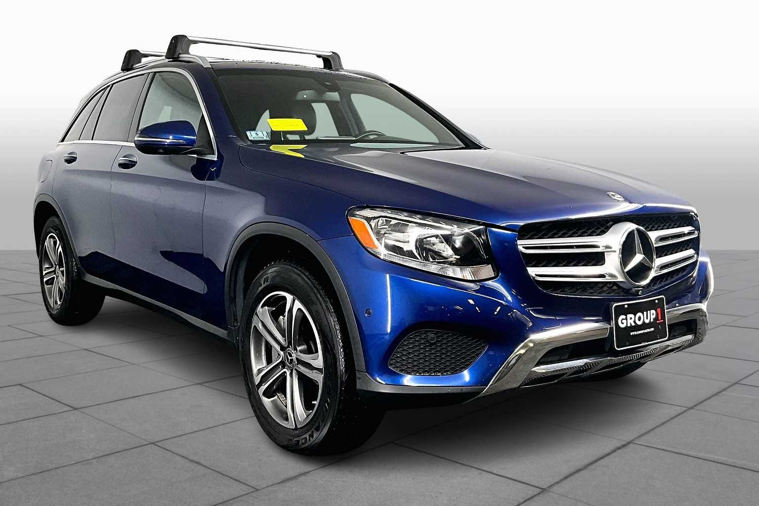 2017 Mercedes Benz GLC 300 4MATIC photo 2