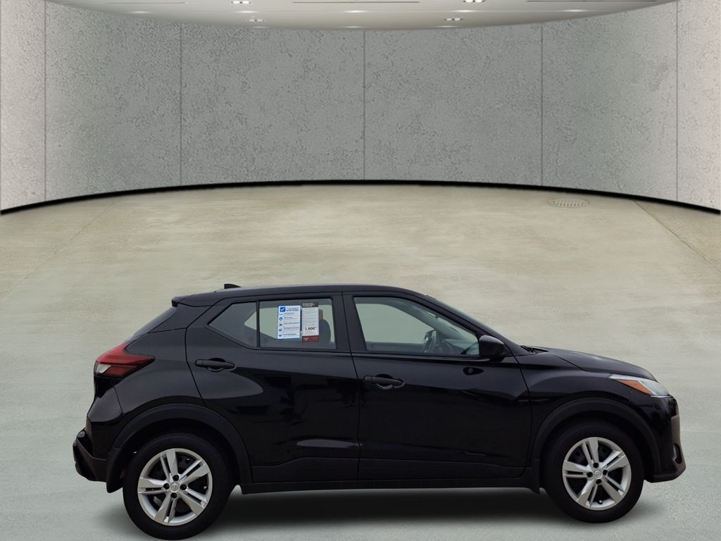 2024 Nissan Kicks S photo 3