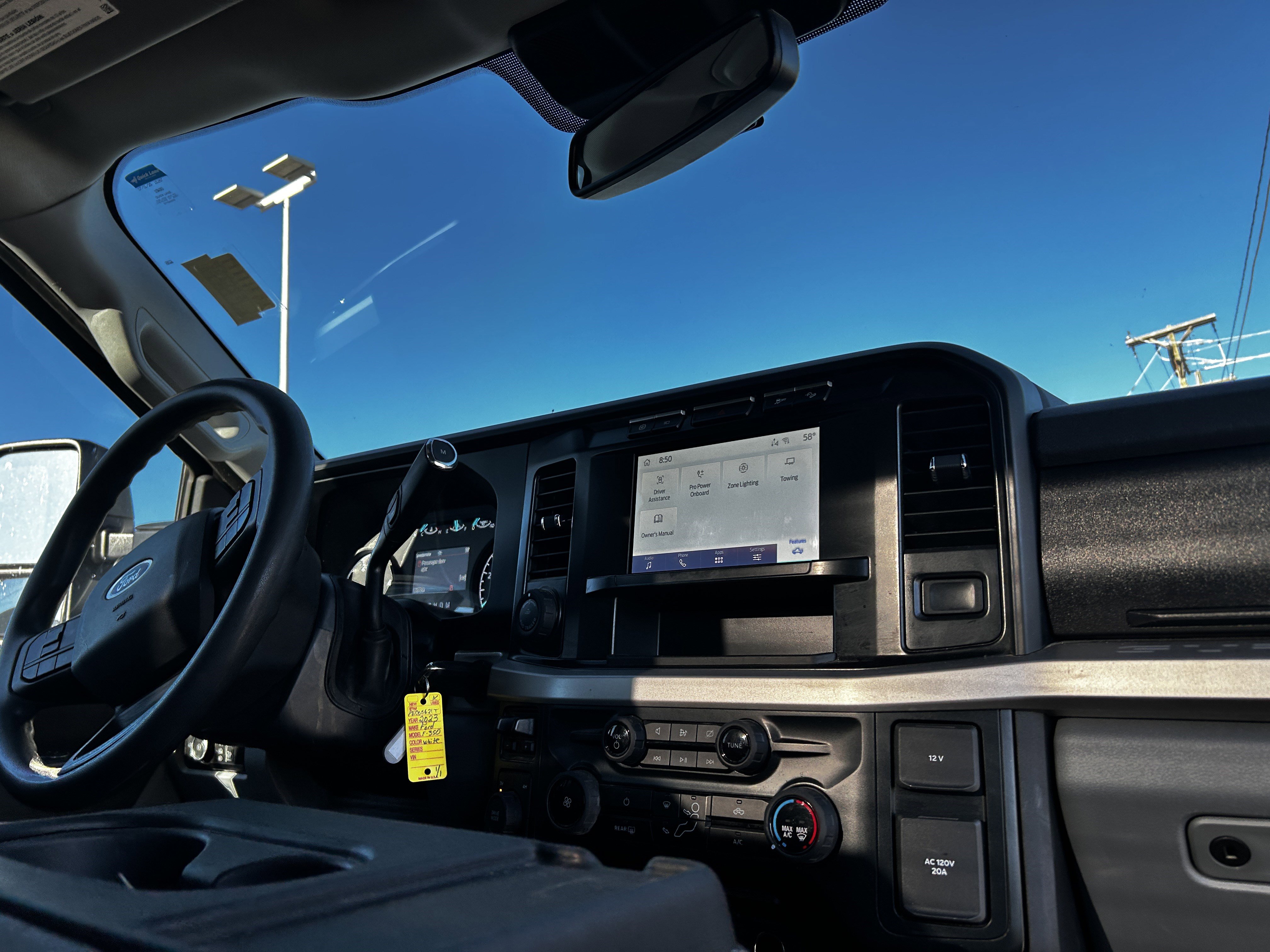2023 Ford F-350 XLT photo 3