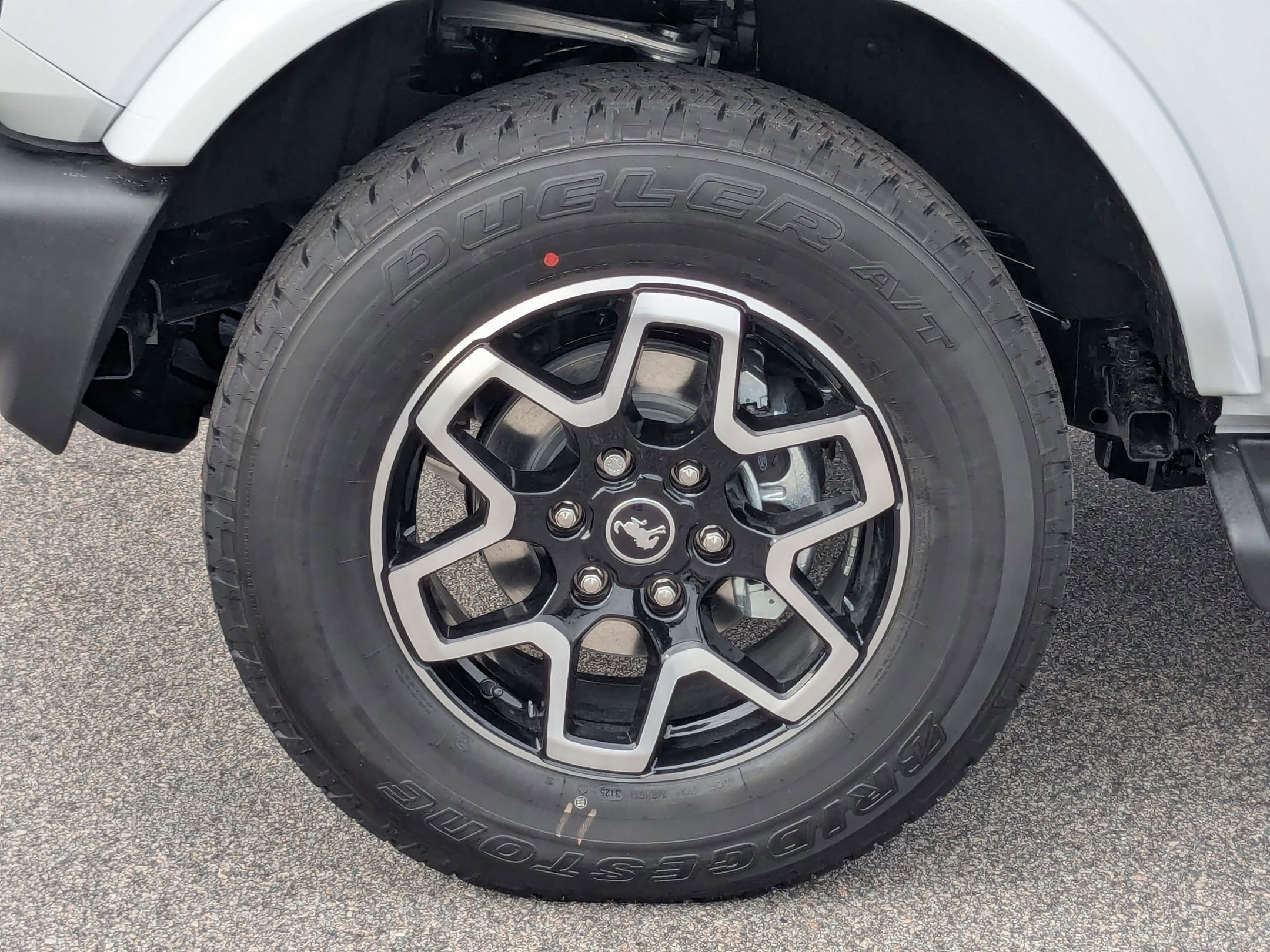 2025 Ford Bronco Outer Banks photo 3