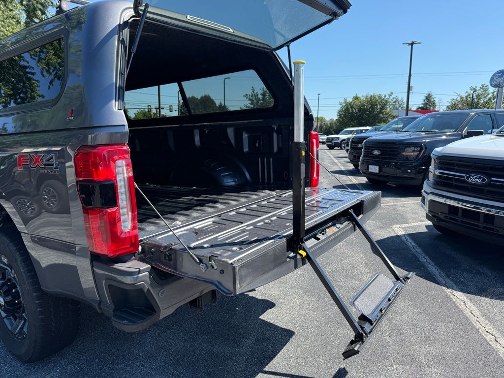 2023 Ford F-350 photo 28