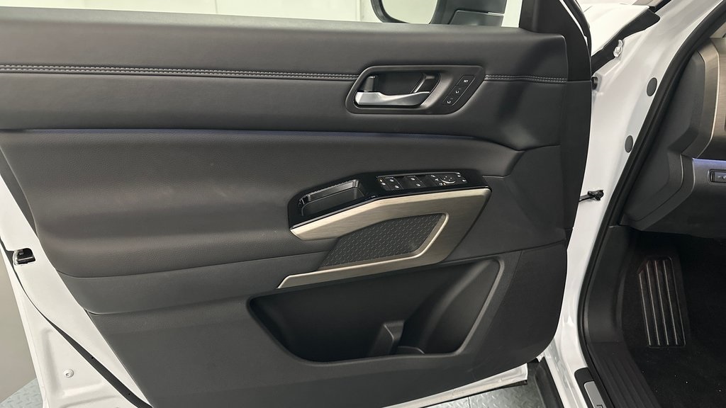 2025 Nissan Pathfinder Platinum photo 17