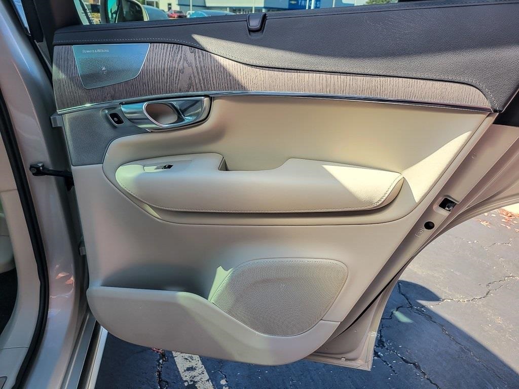 2022 VOLVO XC90 - Image 20