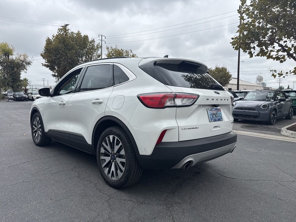 2020 Ford Escape Titanium Hybrid photo 3