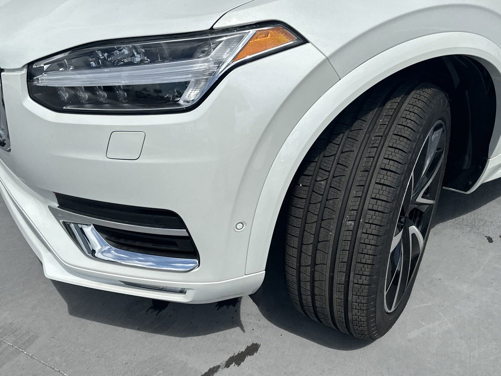 2025 Volvo XC90 Plus photo 3
