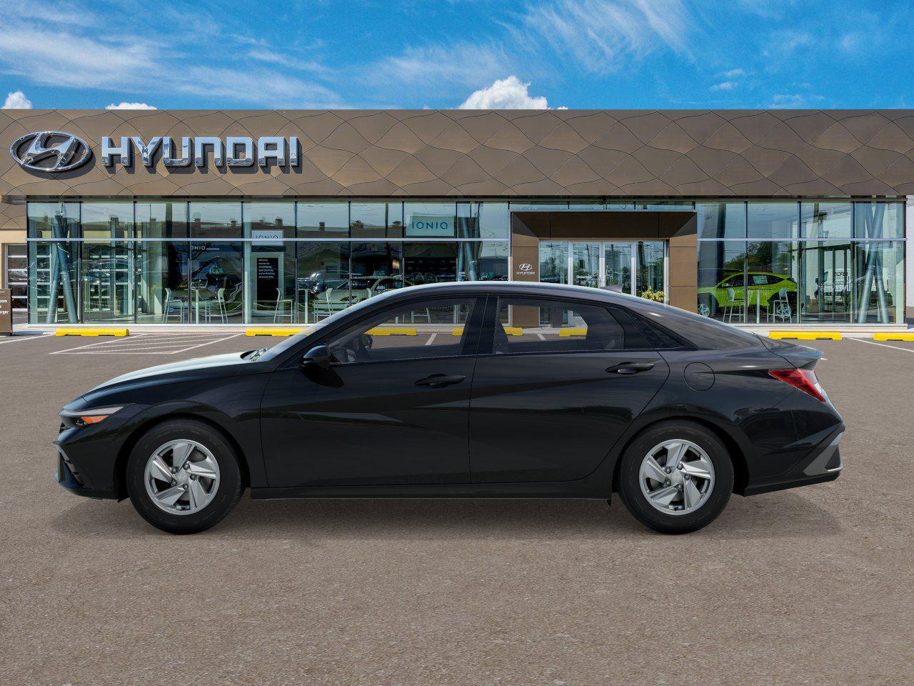 2025 Hyundai Elantra SE photo 2