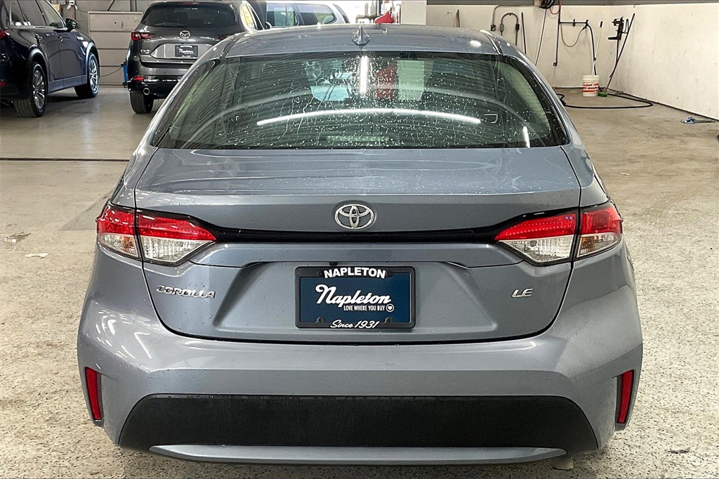 2022 Toyota Corolla LE photo 3