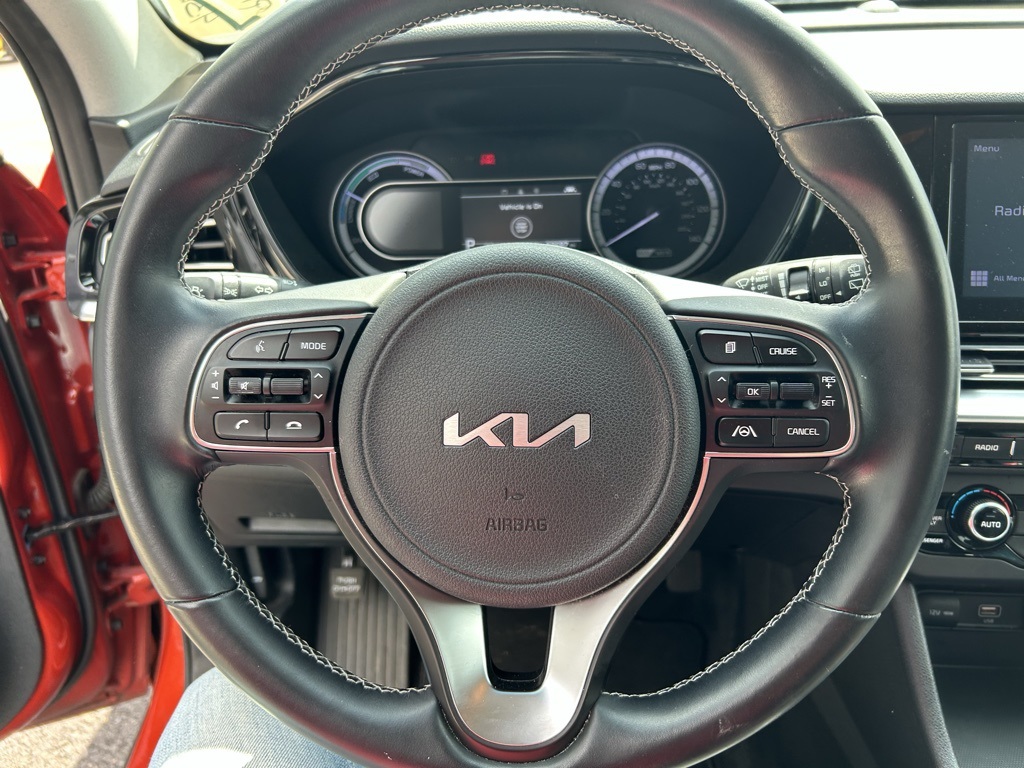 2022 Kia Niro LXS photo 13