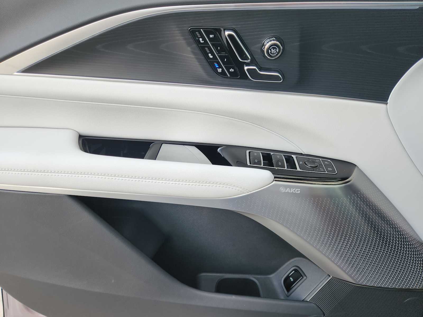 2026 Cadillac Lyriq Luxury photo 12