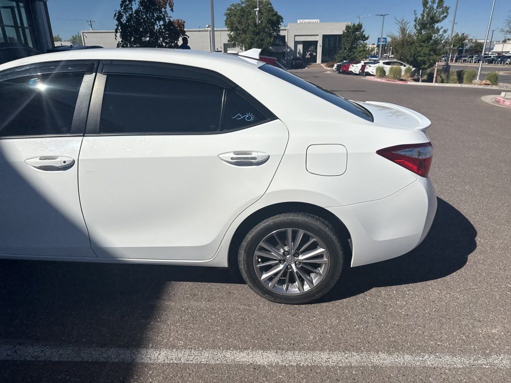 2015 Toyota Corolla LE photo 6