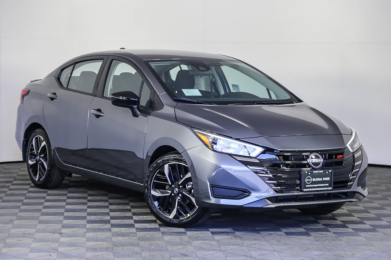 2025 Nissan Versa SR's photo