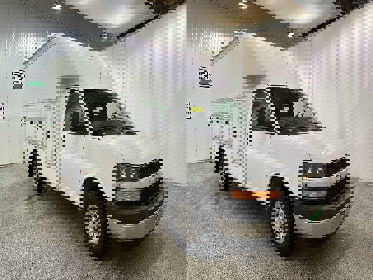 New 2025 Summit White Chevrolet 1WT image 1