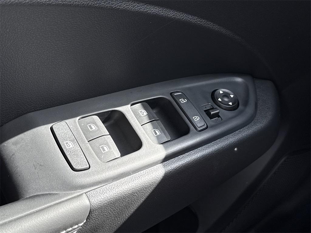 2026 Hyundai Venue SEL photo 12