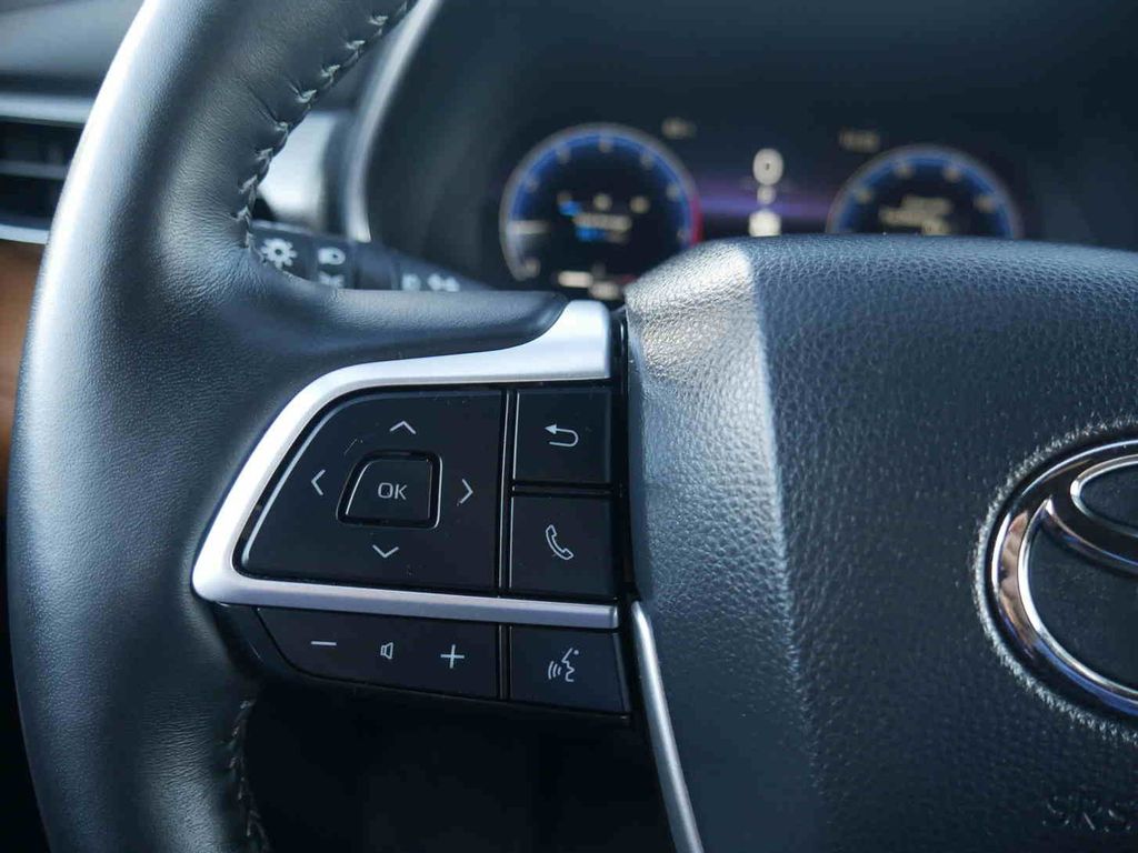 2023 Toyota Highlander LE photo 42