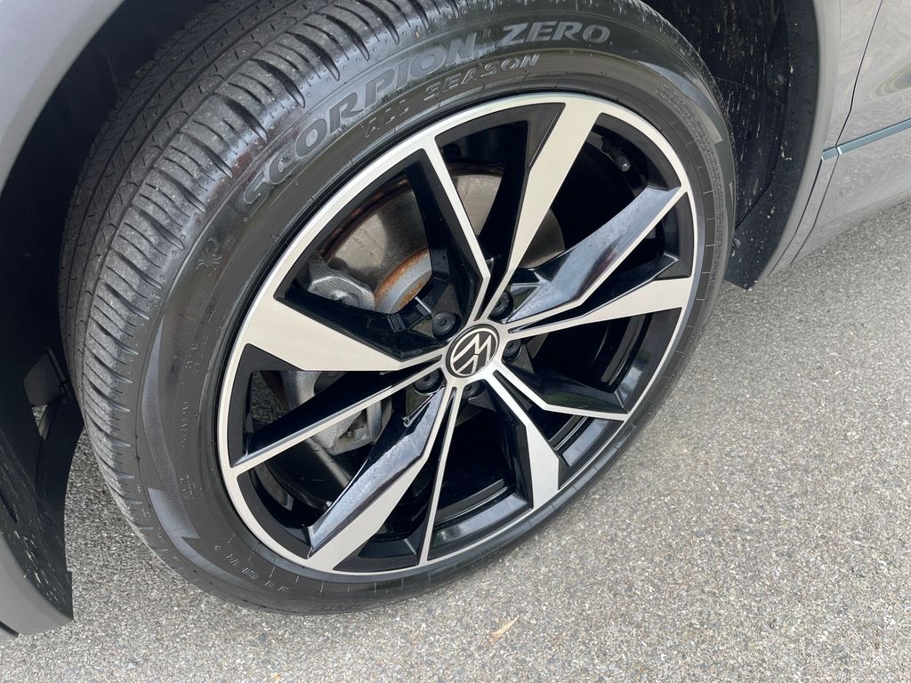2022 Volkswagen Tiguan SEL Premium R-Line photo 2