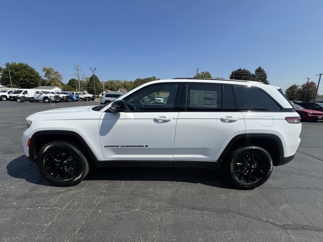 2025 Jeep Grand Cherokee Altitude photo 22