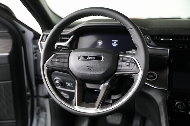 2025 Jeep Grand Cherokee Limited photo 3