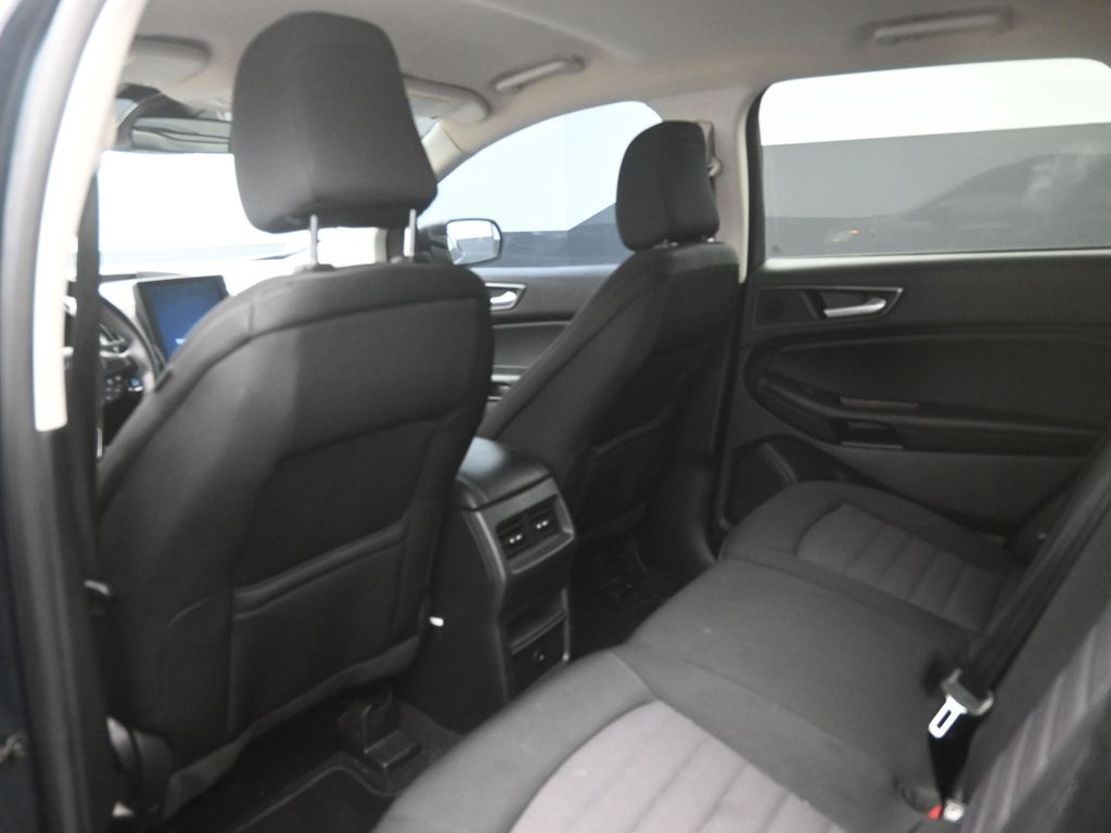 2023 Ford Edge SE photo 2