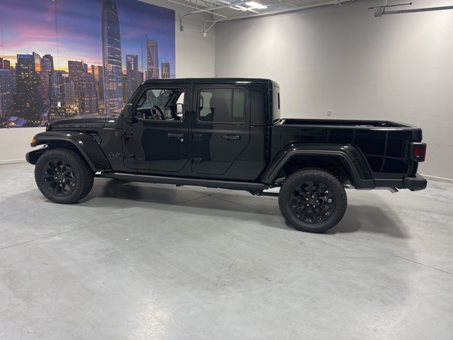 2025 Jeep Gladiator photo 3