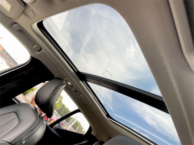 2024 Volvo XC40 AWD photo 14