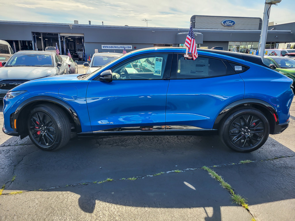 2025 Ford Mustang Mach-E Premium photo 4