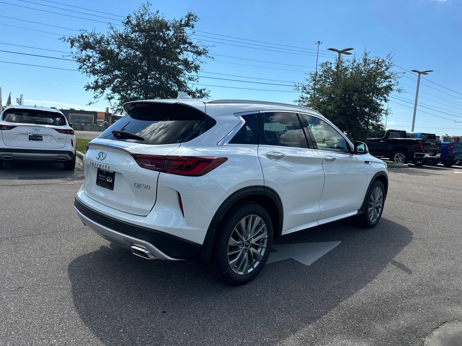 2025 Infiniti QX50 Luxe AWD photo 4