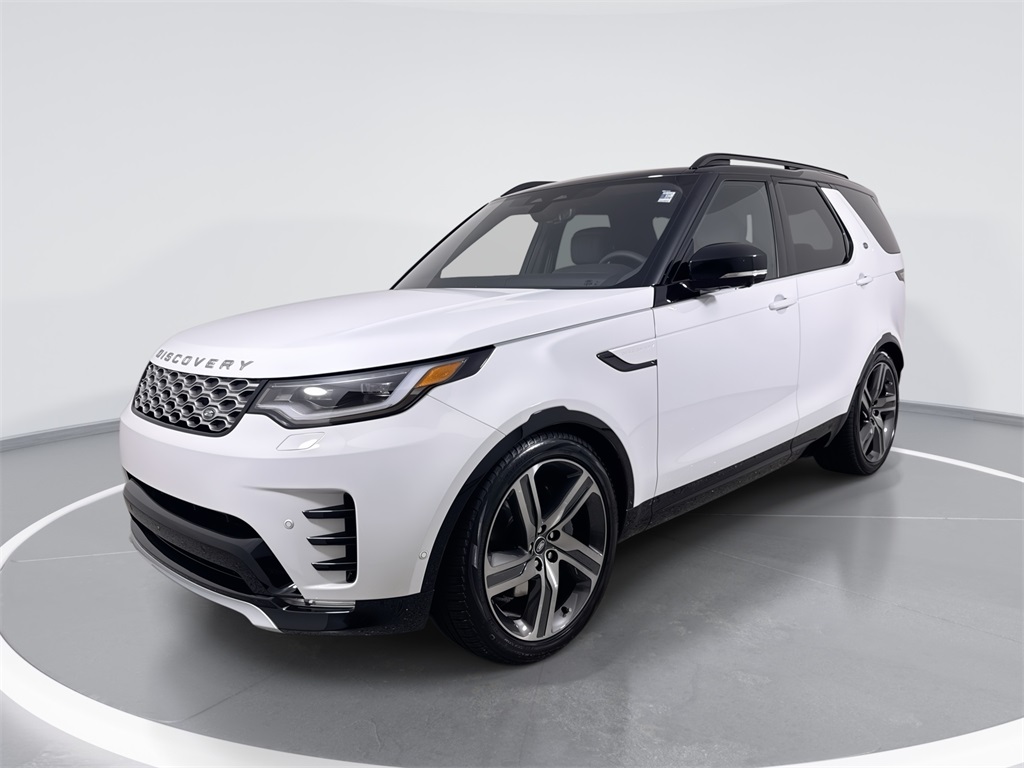 2026 Land Rover Discovery Tempest Edition's photo