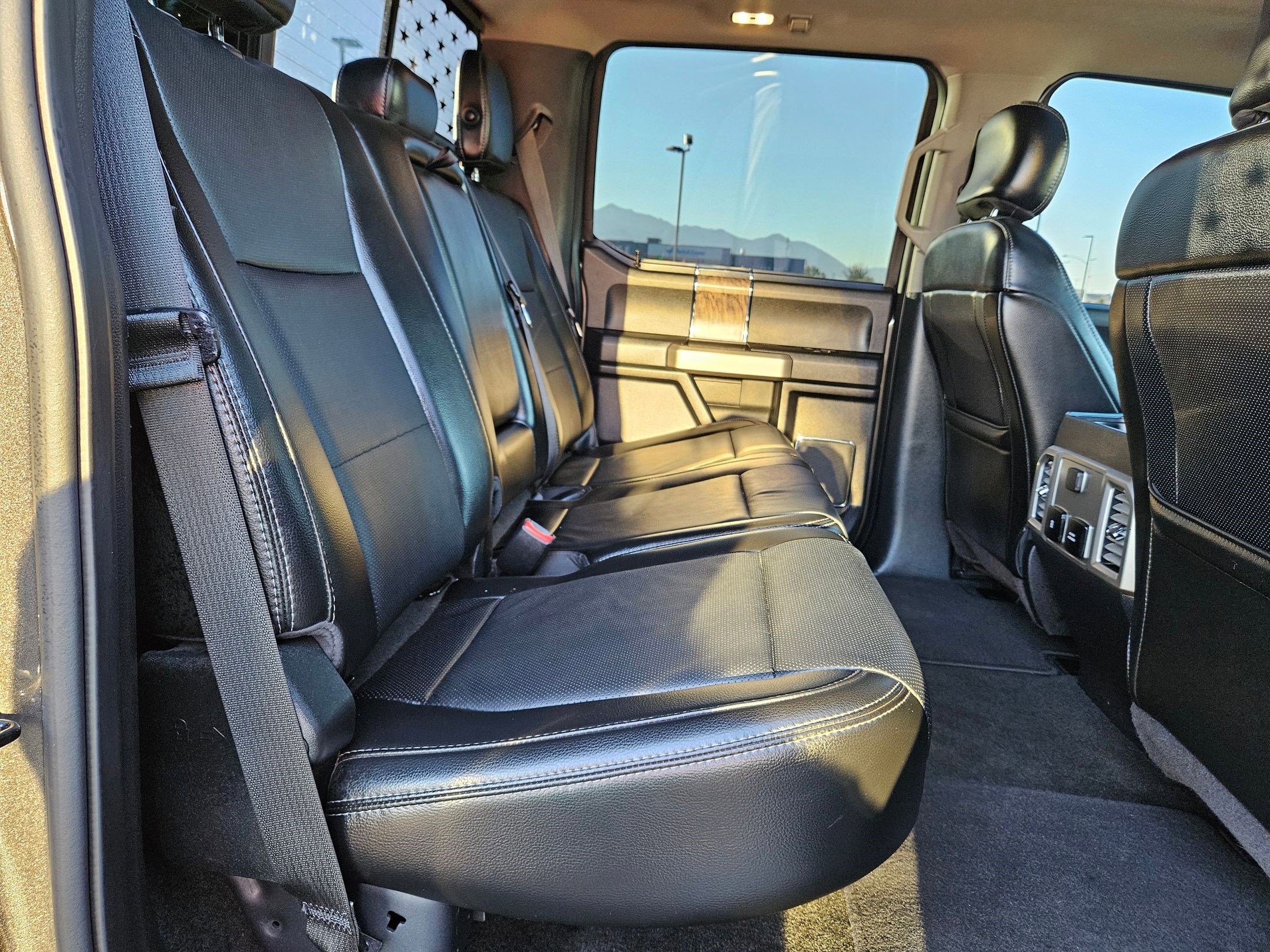 2017 Ford F-350 Lariat photo 27