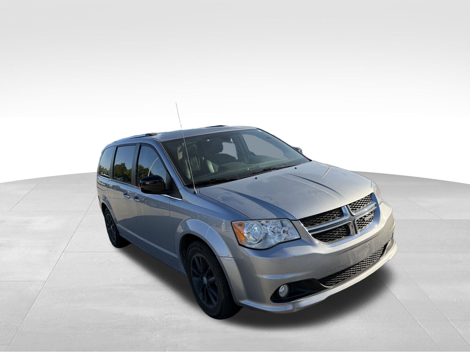 2020 Dodge Grand Caravan SXT photo 2