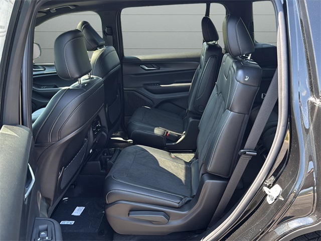 2025 Jeep Grand Cherokee Altitude X photo 14
