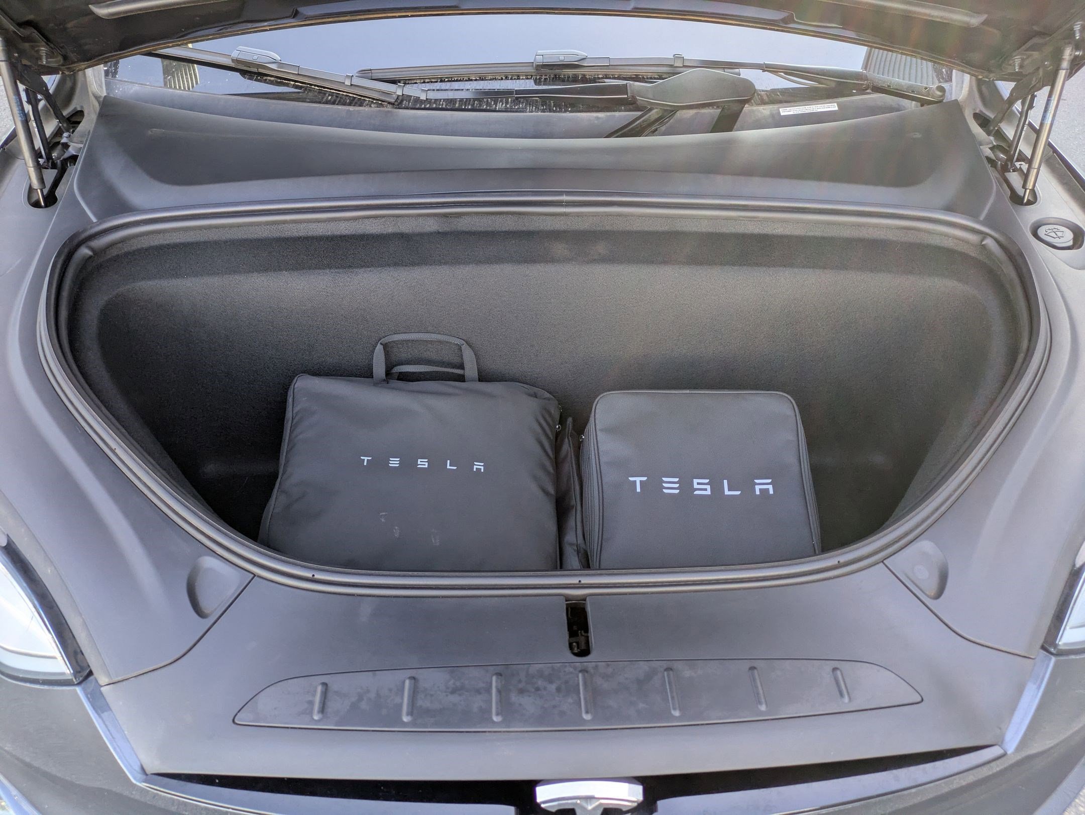 2022 Tesla Model X Plaid photo 27