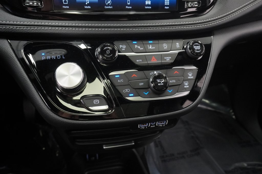2025 Chrysler Pacifica photo 26