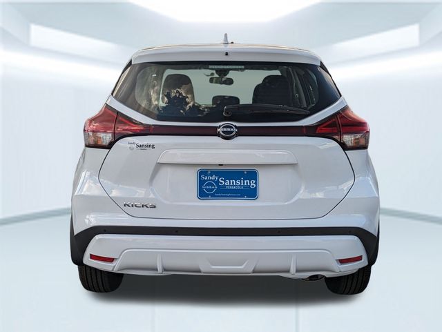 2025 Nissan Kicks Play S photo 3