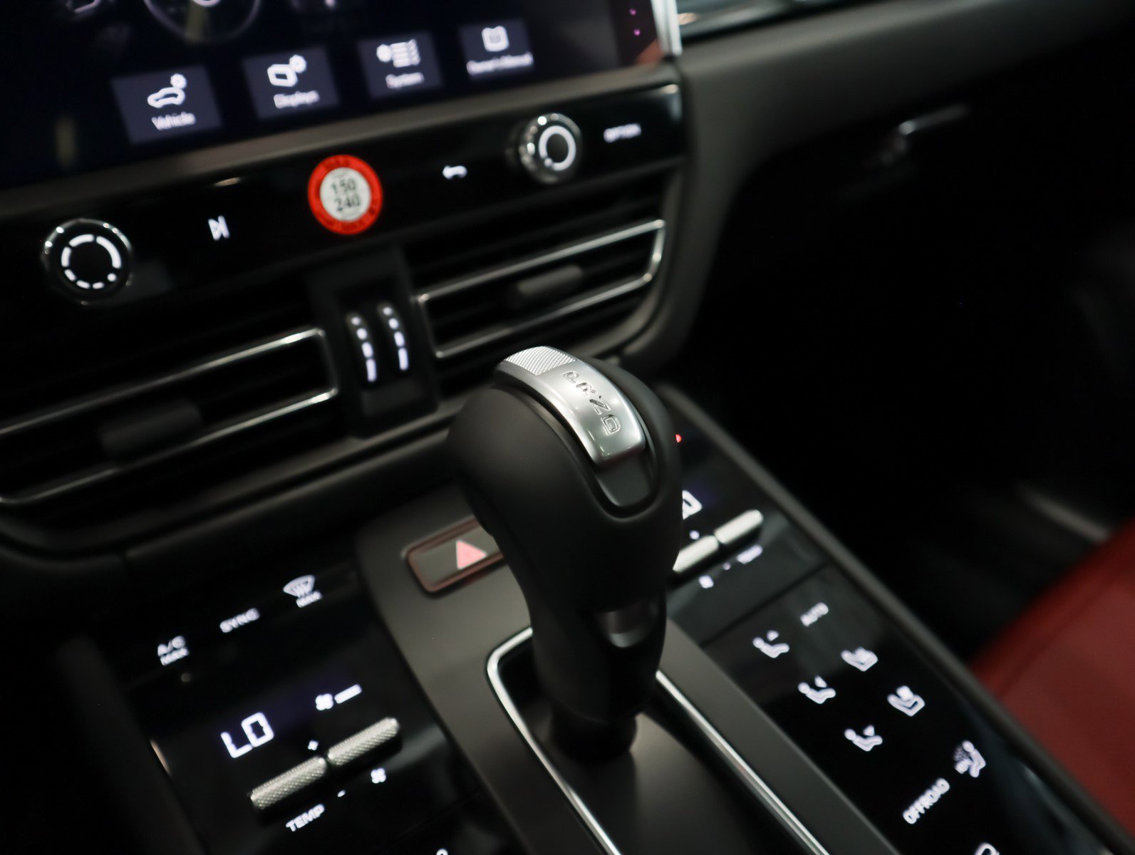 2025 Porsche Macan S photo 19