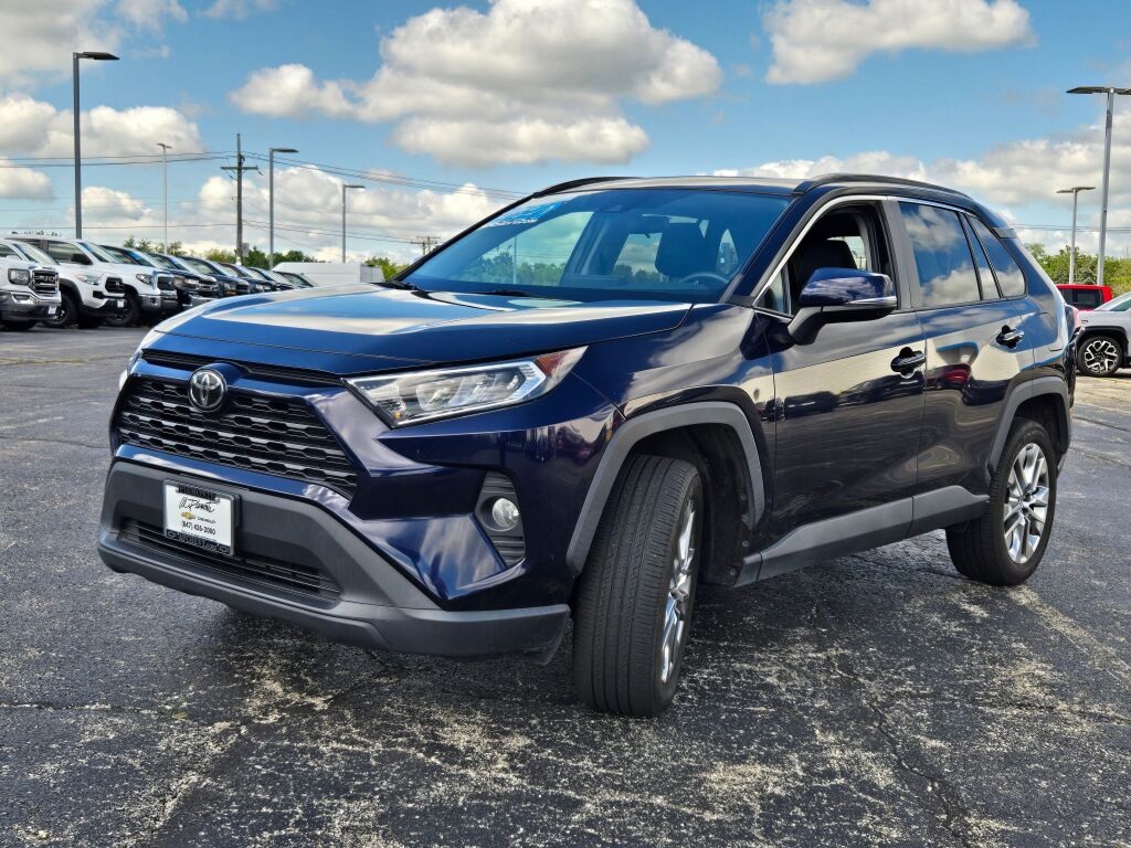 2020 Toyota RAV4 XLE Premium photo 3