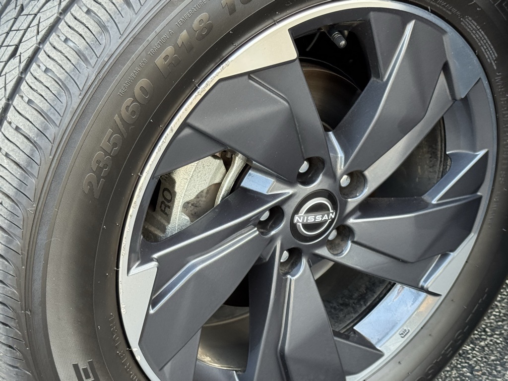 2024 Nissan Rogue SV photo 3