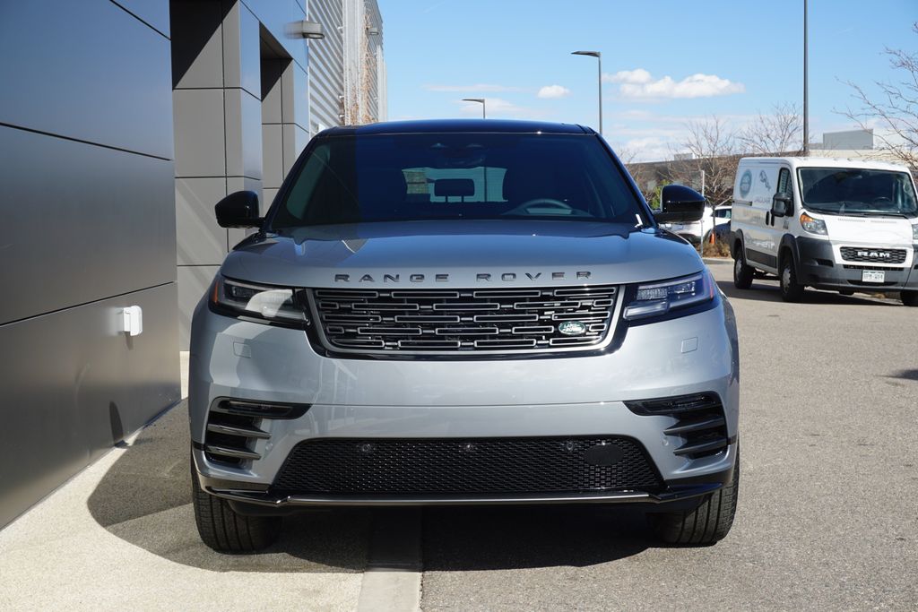 2026 Land Rover Range Rover Velar SE photo 4