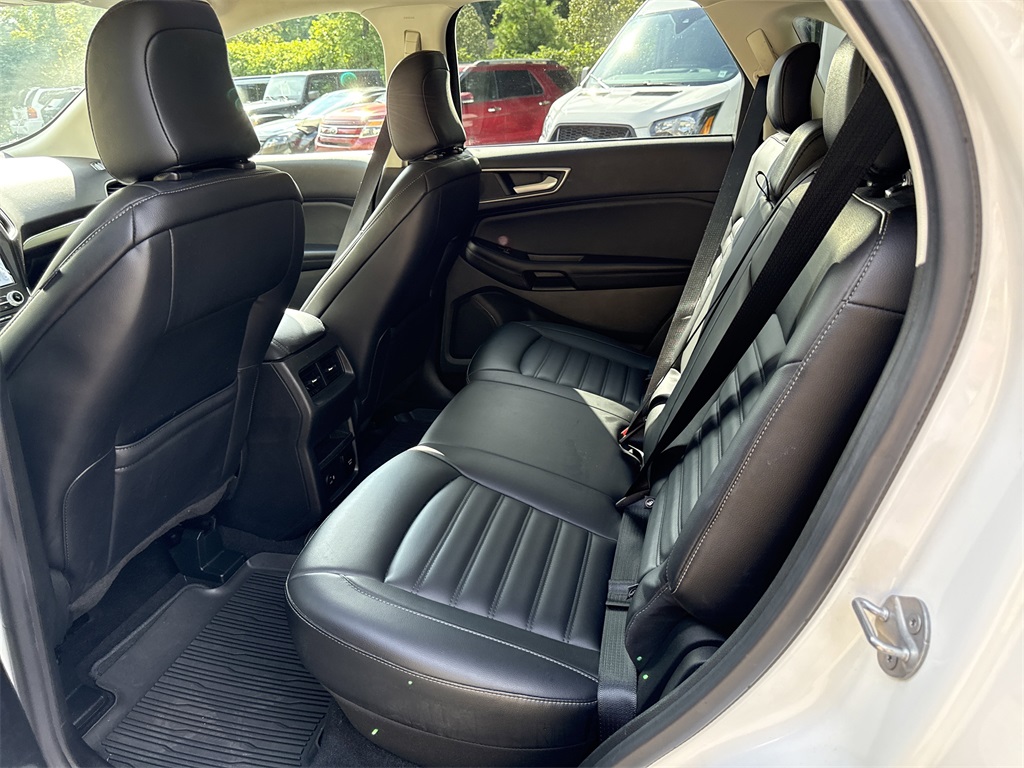 2022 Ford Edge SEL photo 30