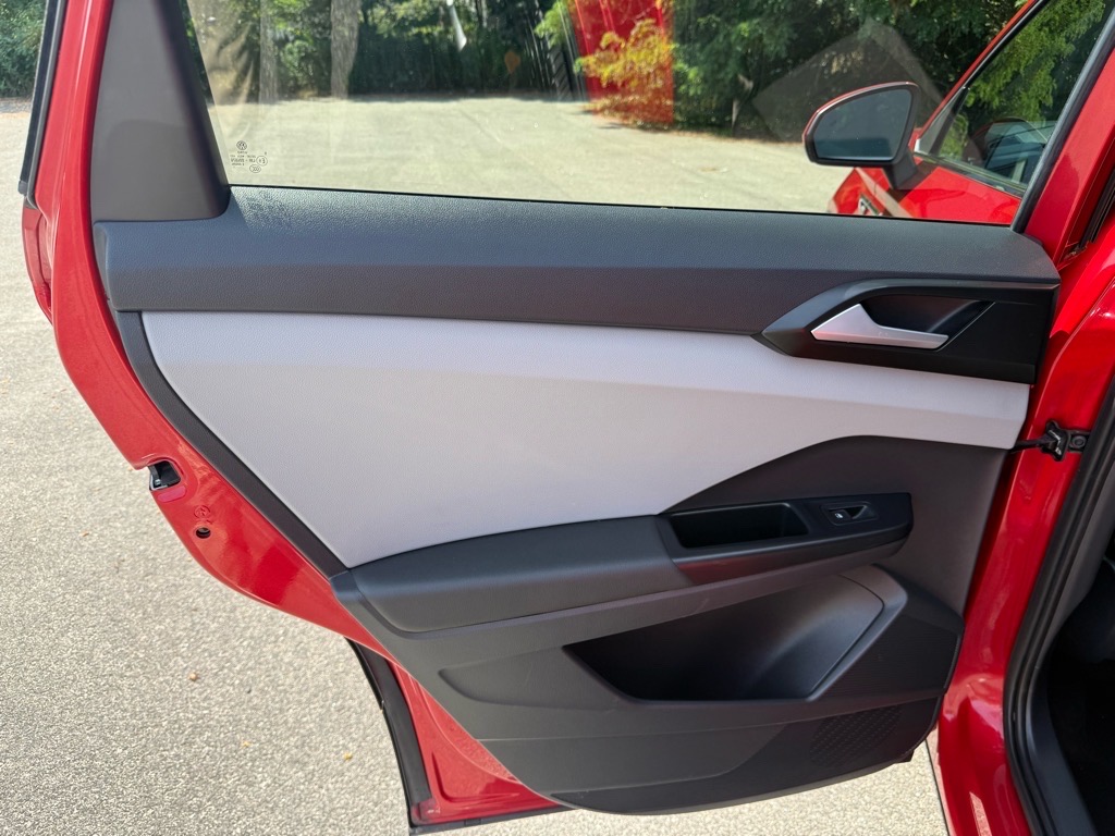 2022 Volkswagen Taos SE photo 13