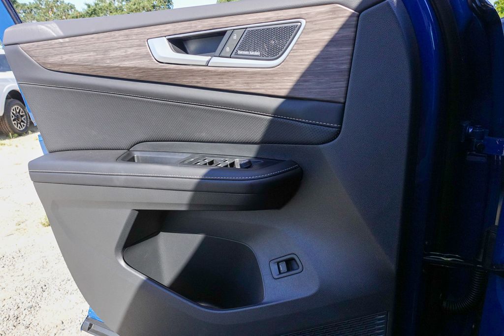 2025 Volkswagen Atlas SEL Premium R-Line photo 13