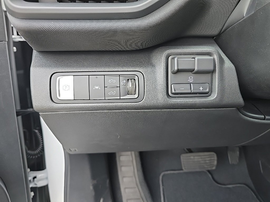 2025 Chevrolet Silverado EV LT photo 17