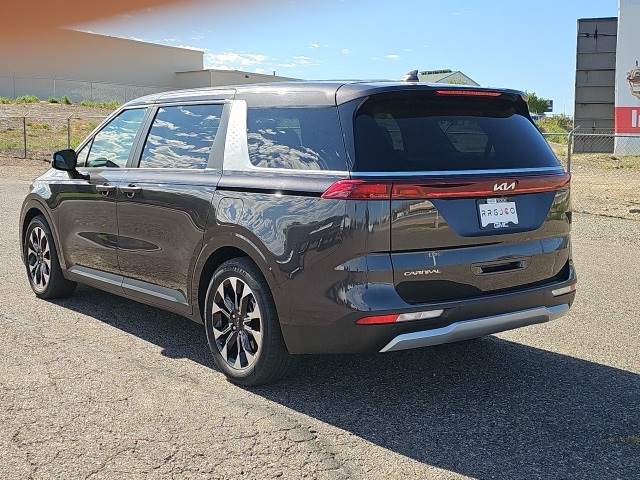 2024 Kia Carnival EX photo 4
