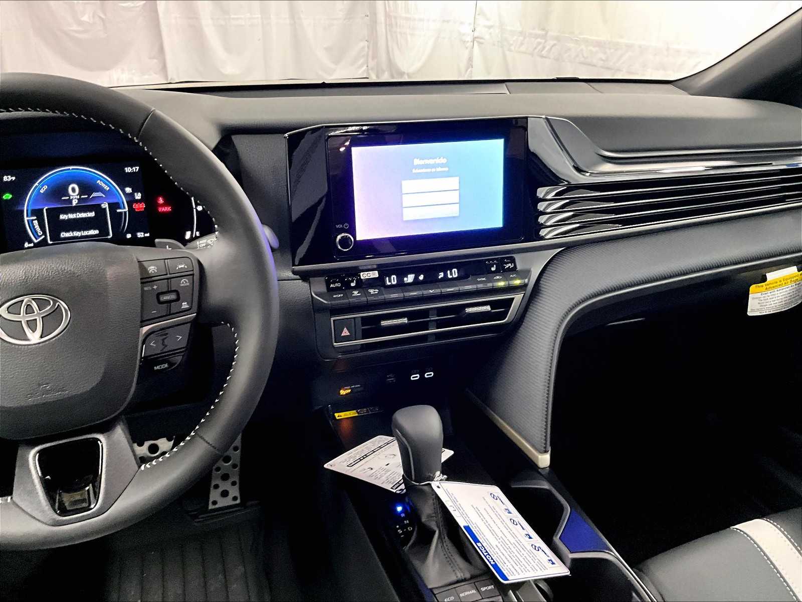 2025 Toyota Camry SE photo 11