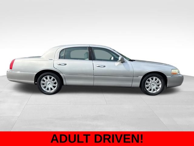 Used 2006 Lincoln Town Car Signature Limited with VIN 1LNHM82W86Y646139 for sale in Williamsburg, VA