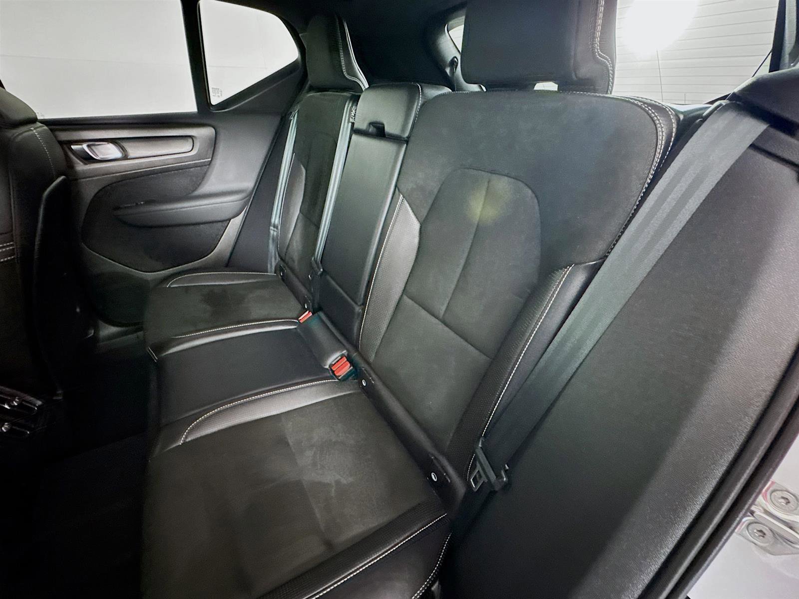 2021 Volvo XC40 T5 R-Design photo 23