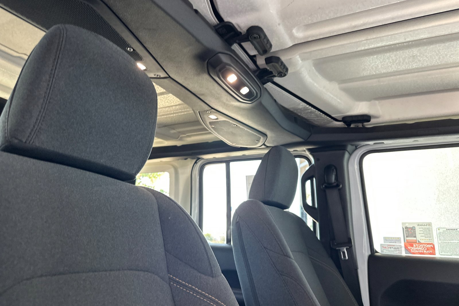 2024 Jeep Wrangler Sahara 4xe photo 17