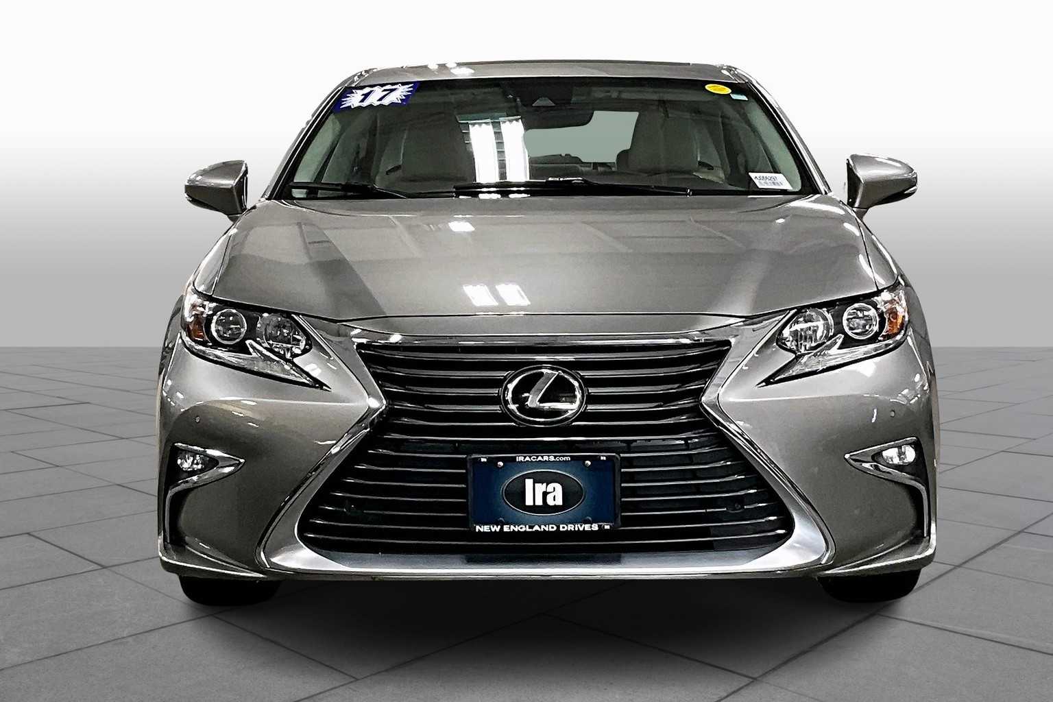 2017 Lexus ES 350 photo 3